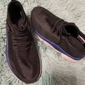 Never worn Puma sneakers